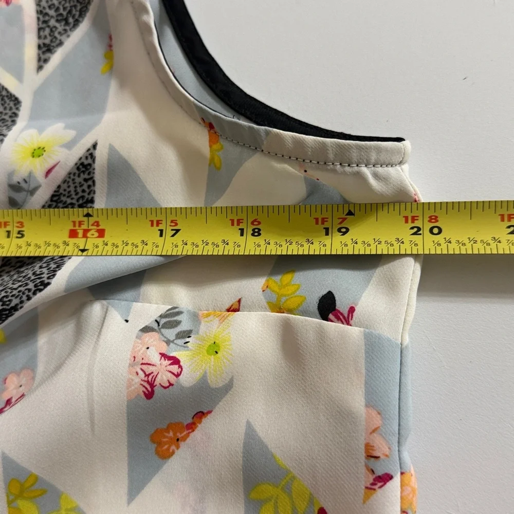 CAbi Multicolor Geometric Floral Sleeveless Lightweight Blouse Size Medium - Picture 13 of 14